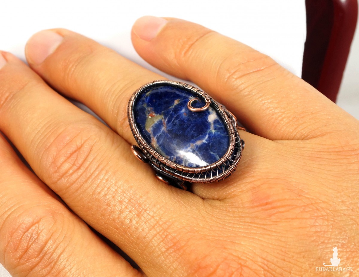 Sodalit, Miedziany pierścionek z niebieskim sodalitem, ręcznie wykonany, prezent dla niej prezent dla mamy, prezent urodzinowy biżuteria autorska